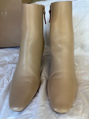 Sanctuary Women's Tan Leather Ankle Boots - Sleek Zip Closure 8